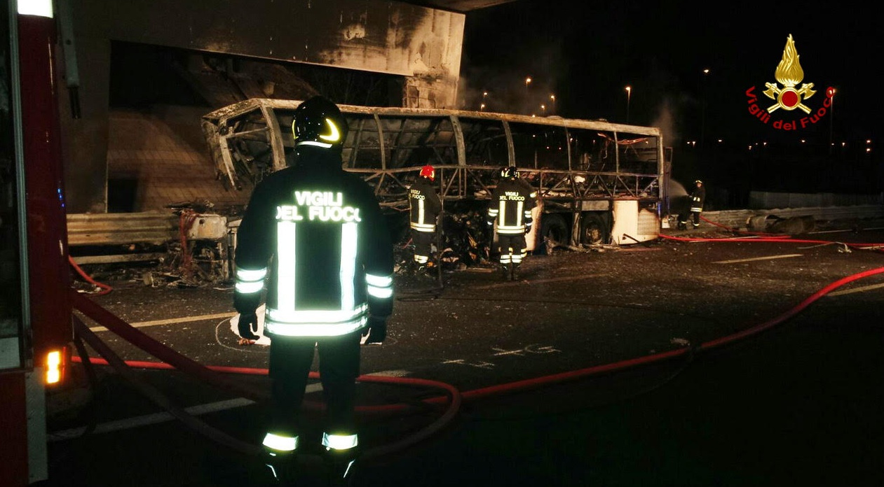 16 morti: è vivo l’autista del pullman dei ragazzi ungheresi