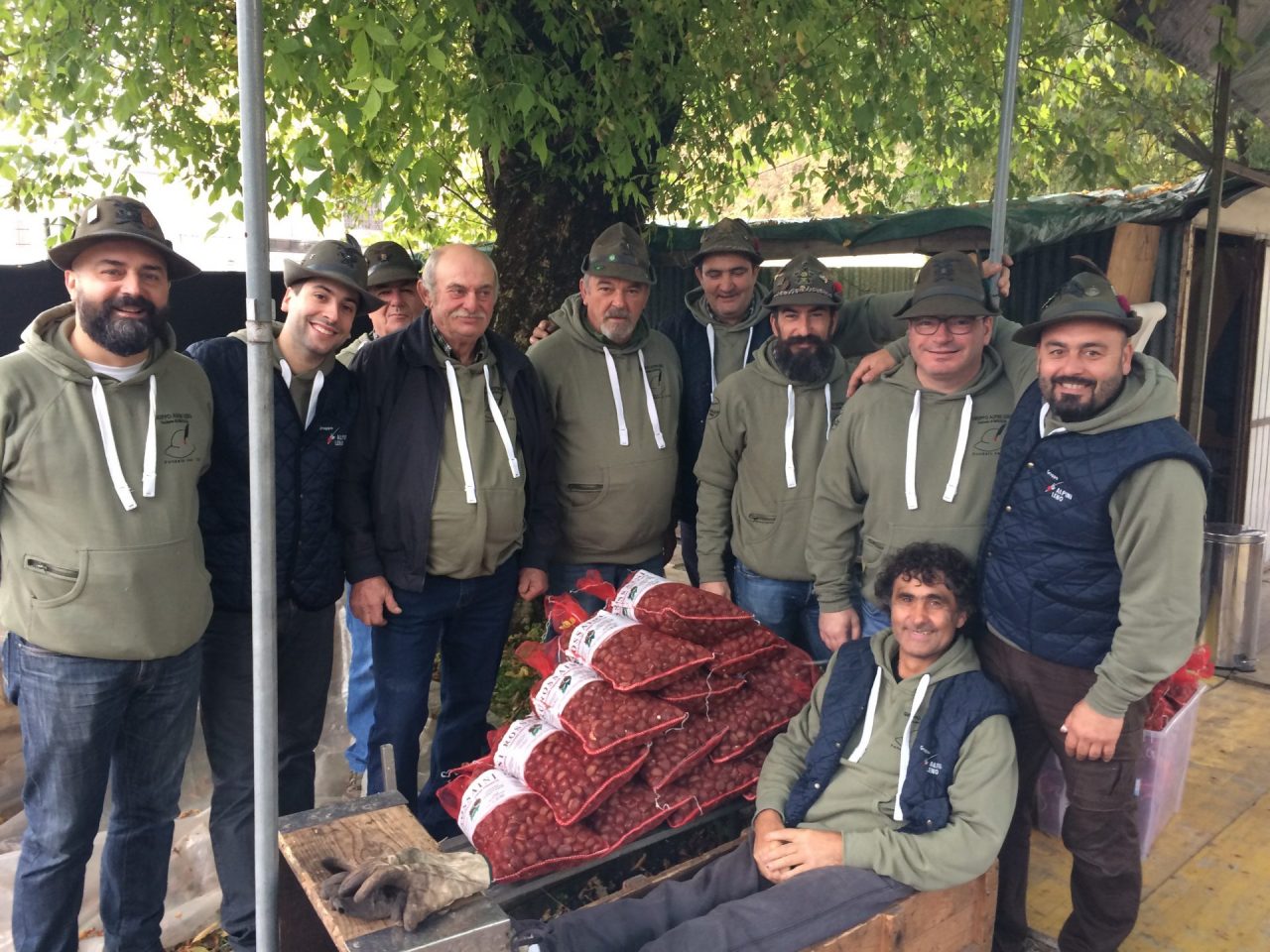 Tradizionale castagnata con gli Alpini