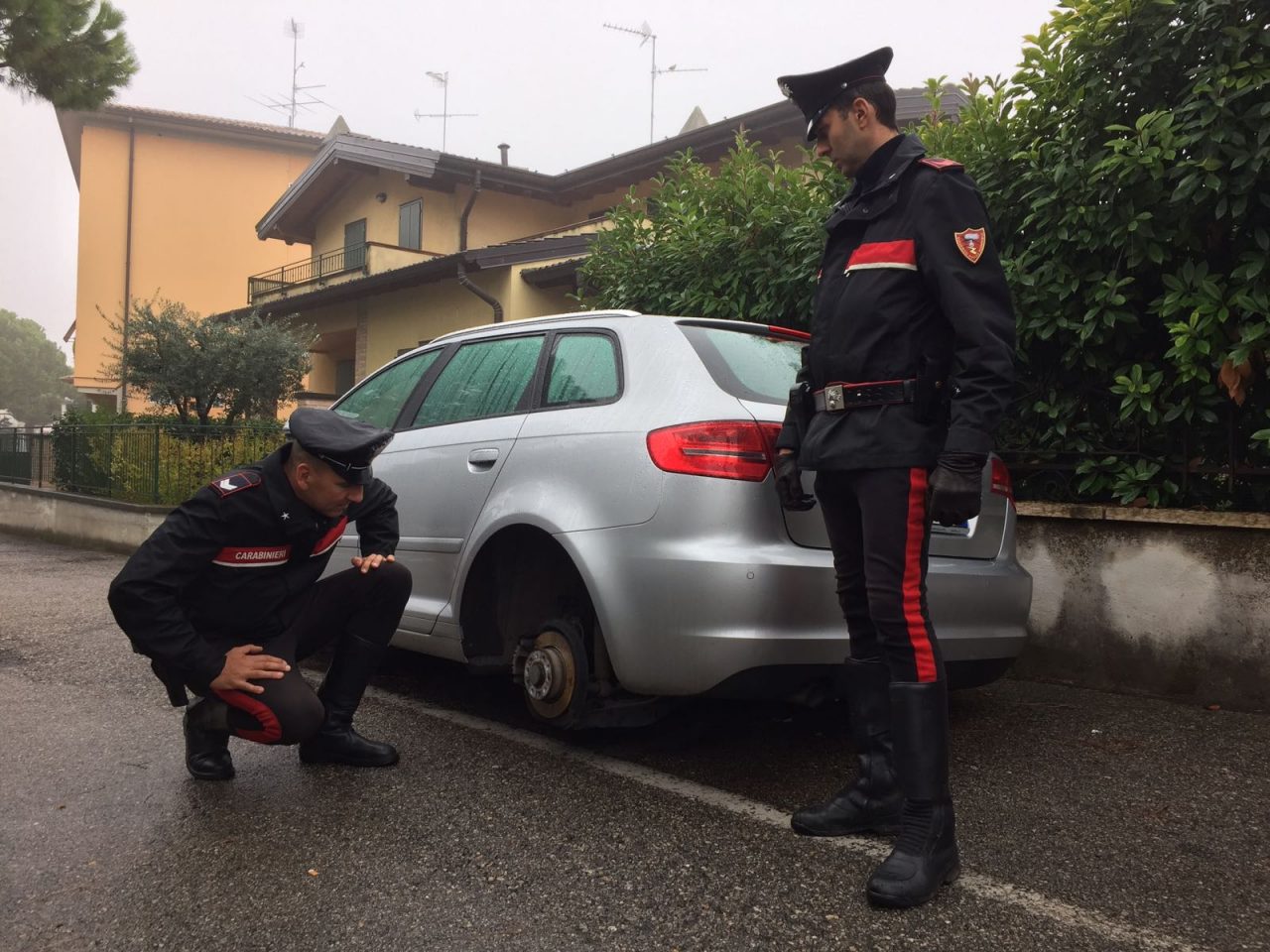 Ladri di ruote arrestati dai carabinieri