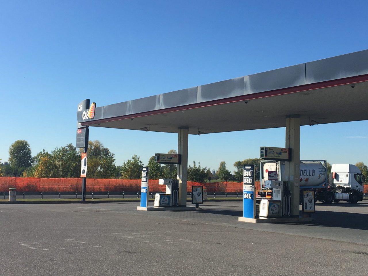 Colpo in fumo alla Q8 ladri in fuga con le sigarette