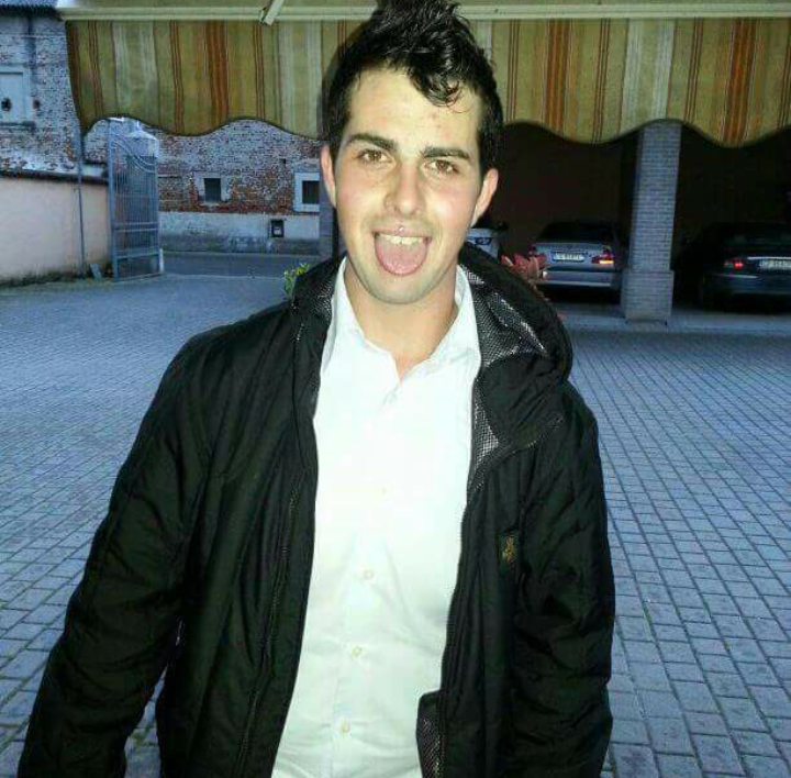 24enne in fin di vita dopo il terribile schianto in auto