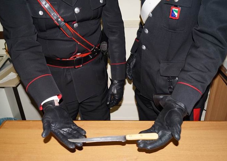 49enne denunciato per porto abusivo d’armi