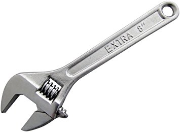 Ciclista aggredito con chiave inglese