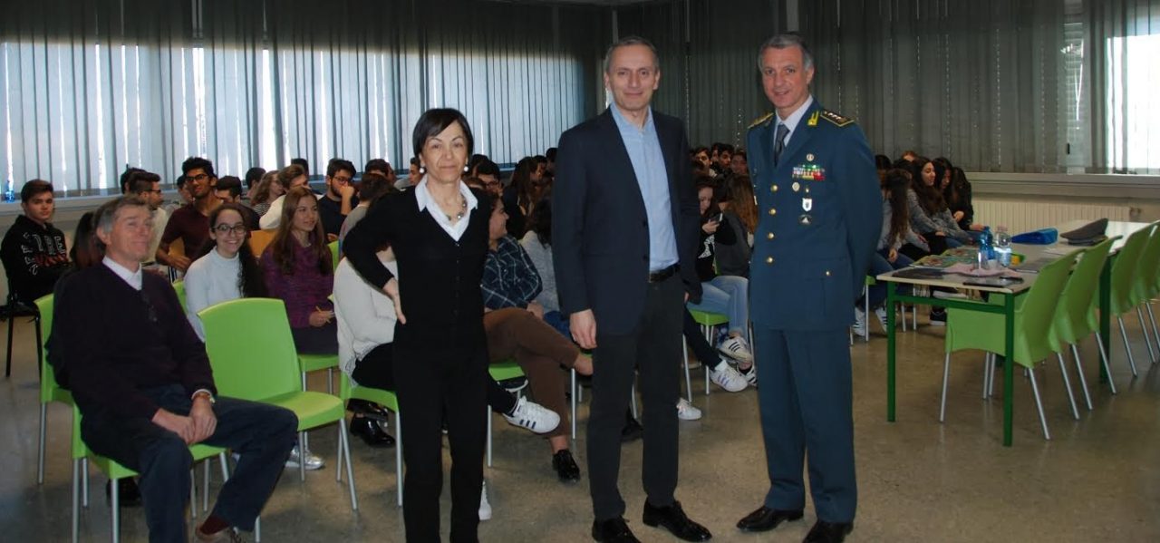 A SCUOLA CON LA GUARDIA DI FINANZA