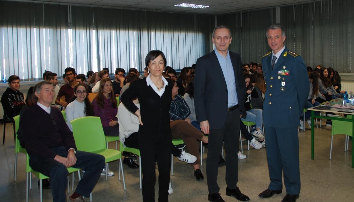 A scuola con le Fiamme gialle per parlare di legalità