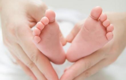 Neonate scambiate in culla, chiesto il risarcimento danni da una delle famiglie