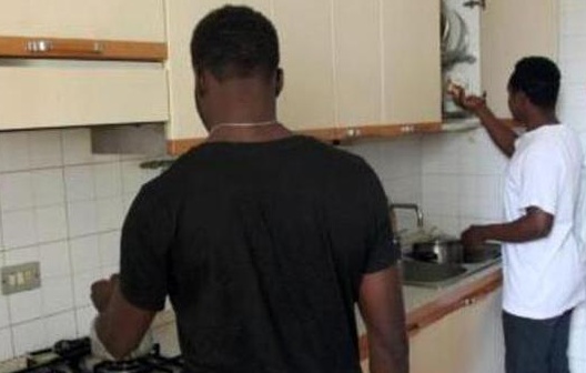 Affitta ad una coop, ci trova i profughi