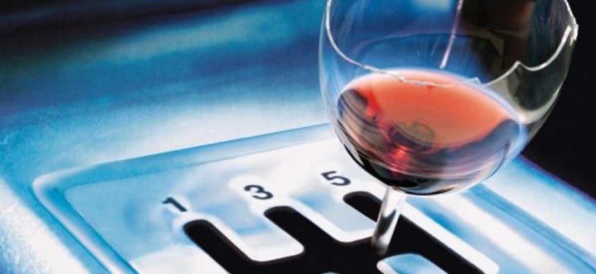 Al volante ubriaco: denunciato 19enne italiano