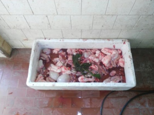 Alimenti nocivi e contraffatti.Fermati due rumeni