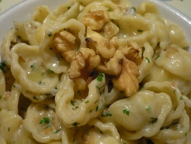 All’ospedale dopo una pasta alle noci