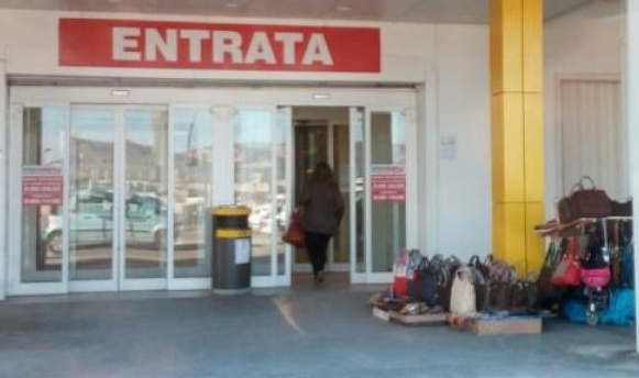 Ambulanti abusivi, la piaga continua