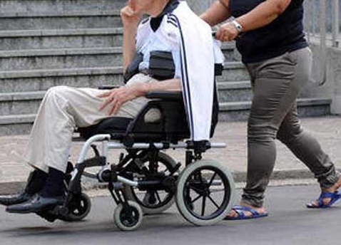Anziano 90enne raggirato dalla badante