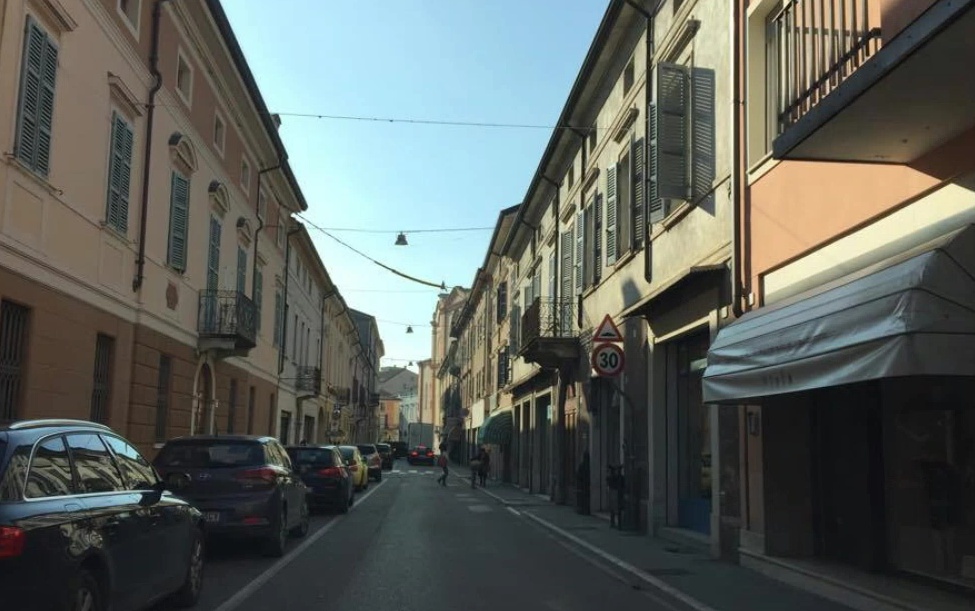 Asola, raccogliete la popò del cane o vi multiamo