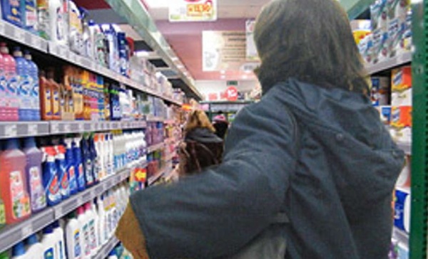 Asola, ruba al supermarket. Denunciata donna