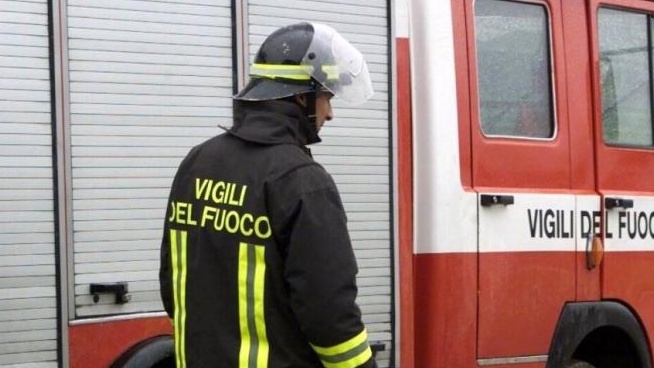 Auto in fiamme, Tangenziale Sud in tilt