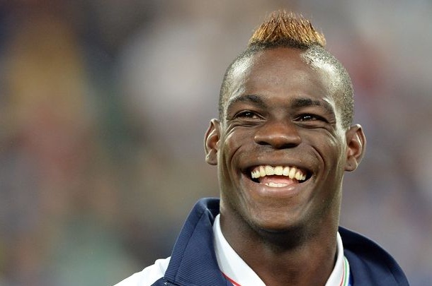 Mario Balotelli ripreso mentre barcolla fuori da un locale, la FC Sion spiega come stanno le cose