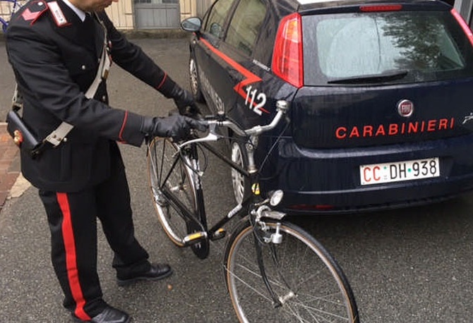 Beccato scippatore in bici: è un tunisino 33enne