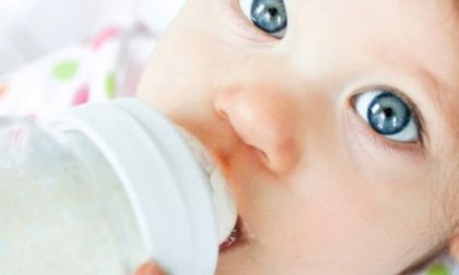 Biberon, pannolino, passeggino. Come e quando farglieli lasciare