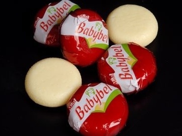 Bimbo di 2 anni morto soffocato mentre mangiava un Babybel