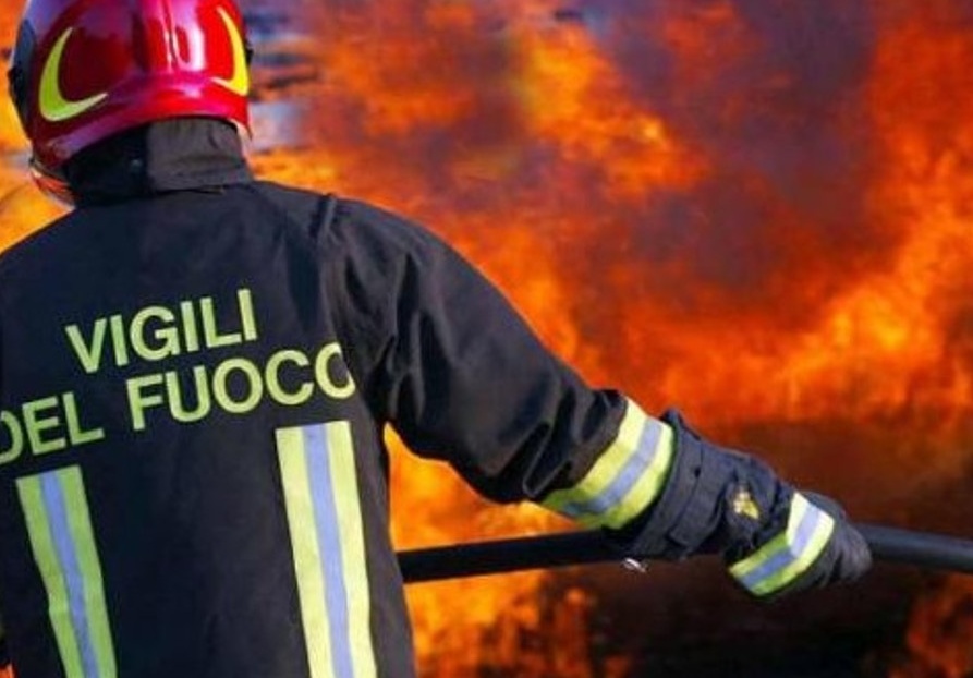 Calvisano: auto in fiamme