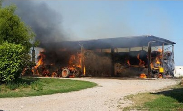 Calvisano, incendio in cascina