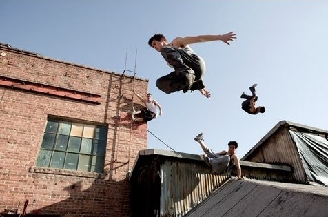 Castiglione: birra e vomito sui tetti dei giovani