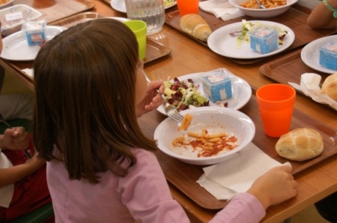 Mensa Lodi: bambini stranieri tornano a mangiare dopo colletta