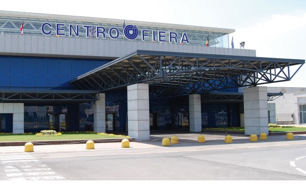 Precipitato dal tetto del Centro Fiera di Montichiari