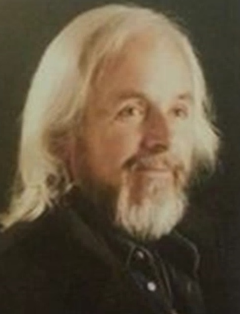 Chi era il prete in jeans?