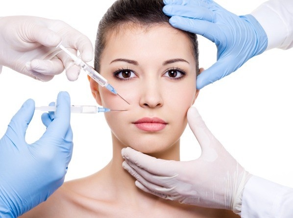 Chirurghi estetici sui social: state attenti!