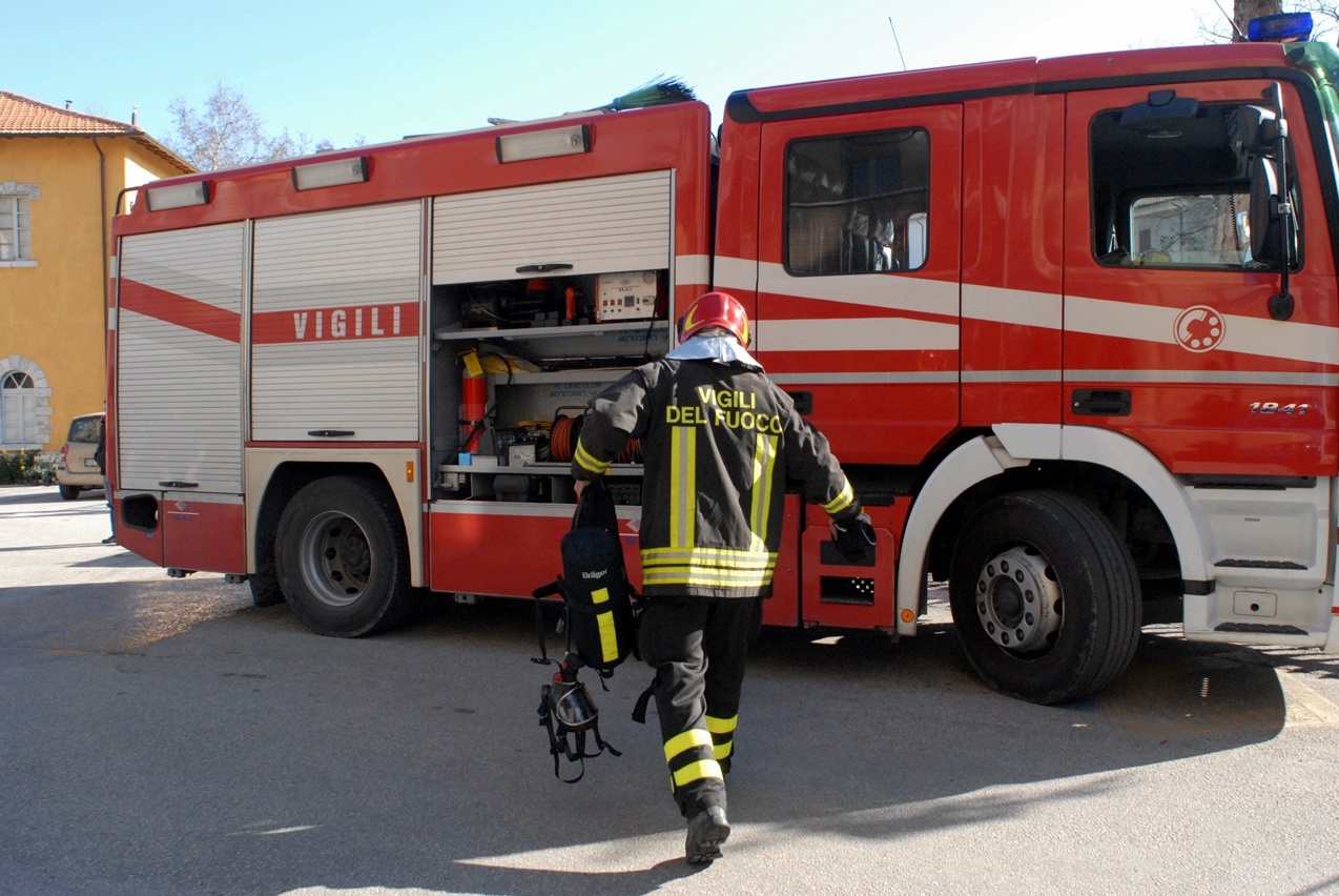Corto circuito: roulotte in fiamme