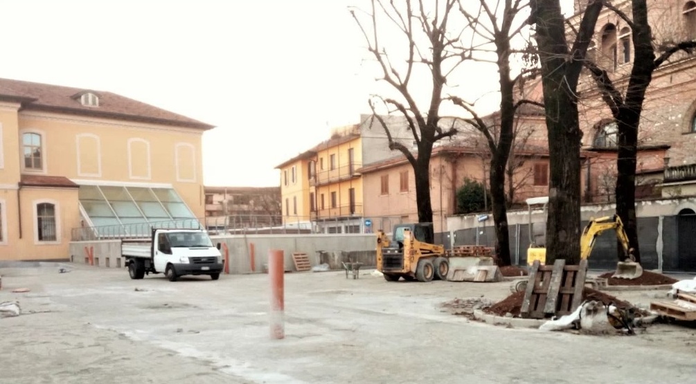 DIMENTICATOIO: a Ghedi cantiere ancora aperto per la piazzetta  Arcioni, promessa per giugno 2016