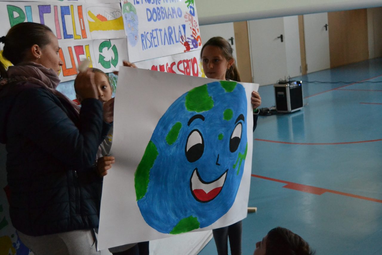 I bambini salvano la Terra con entusiasmo