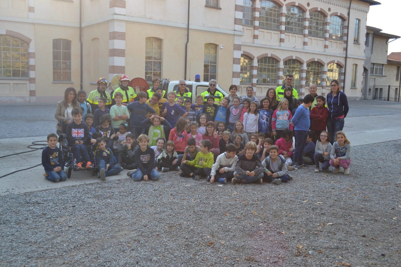 A lezione con i volontari della Protezione civile FOTO