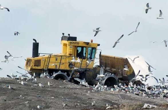 Discariche e rifiuti, si muove la Procura