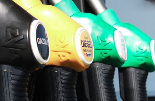 Distributore rilascia idrocarburi: controlli a Montichiari