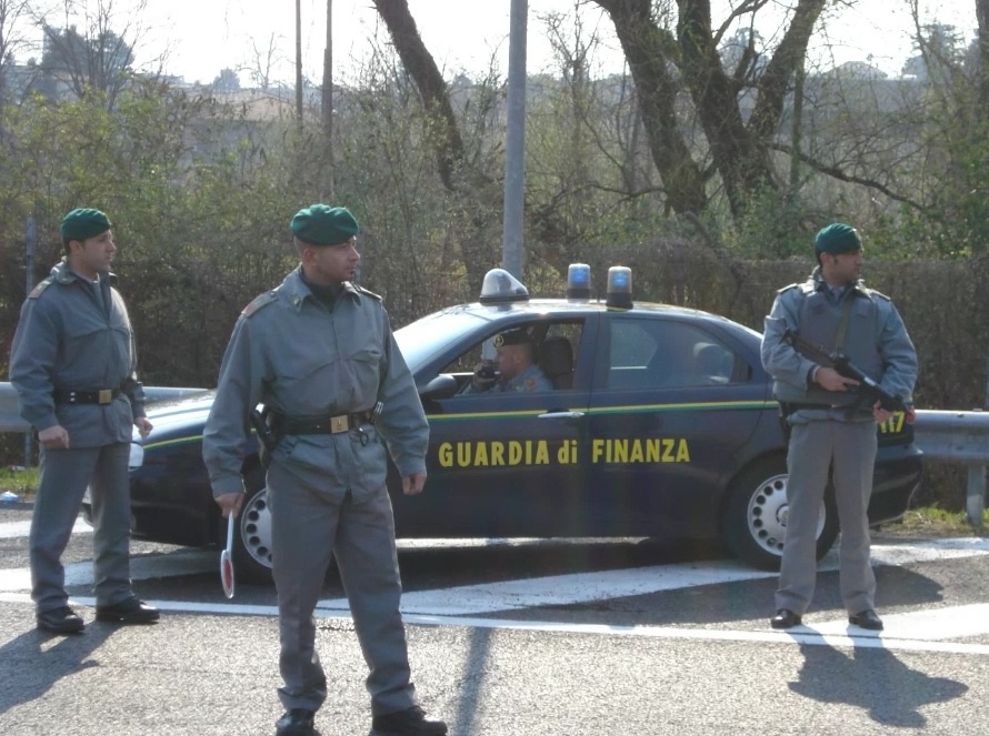 EVASIONE FISCALE NEL BRESCIANO: 40 INDAGATI, 3 IMPRENDITORI E UN COMMERCIALISTA AGLI ARRESTI DOMICILIARI