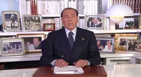 Silvio Berlusconi, romantica passeggiata sul lago con la fidanzata