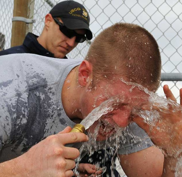 Spray urticante, evacuato un piano del Municipio
