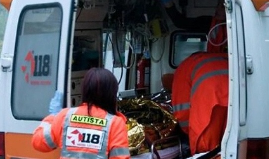 Ex SS345: scontro tragico, muore un motociclista