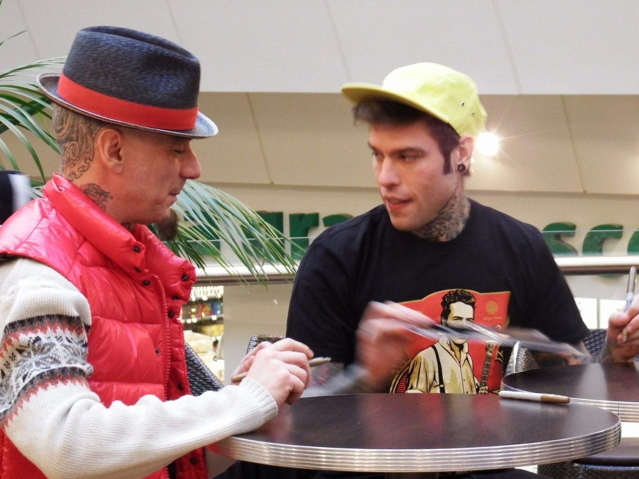 Fedez e J-Ax al Leone. In 3 mila all’appuntamento. IL VIDEO