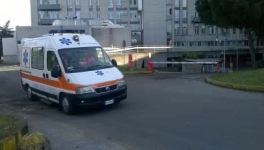 Fiato sospeso: marocchino 47enne minaccia di buttarsi dall’edificio