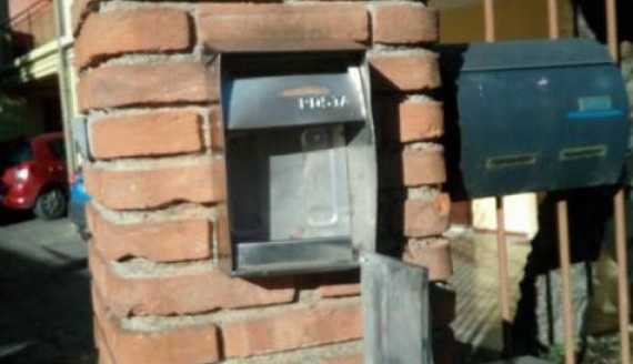 Figli teppisti incendiano le cassette, genitori sveglia!