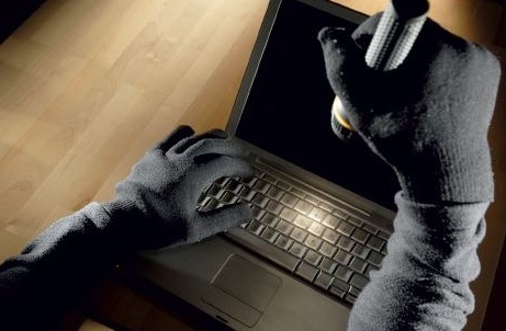 Foto del ladro su Facebook, i carabinieri lo trovano