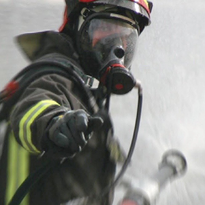 Fuoco vicino al deposito di bombole, paura a Ghedi