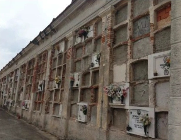 Furti e incuria al cimitero