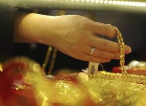 Furto in casa via con l’oro