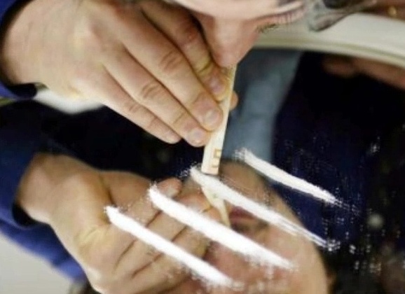 Girava con la cocaina in tasca, segnalato