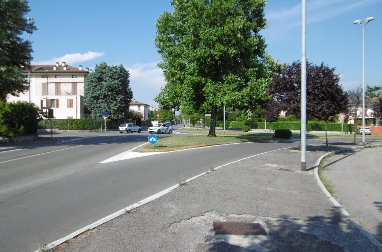 Grande rotatoria in via Battisti: la zona sarà più sicura