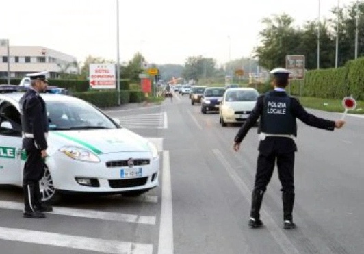 Guidava ubriaco, patente ritirata